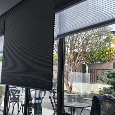 Anpassungsfähige weiße Honigstockfarben bringen Ihre Fenster auf ein hochmodernes Niveau