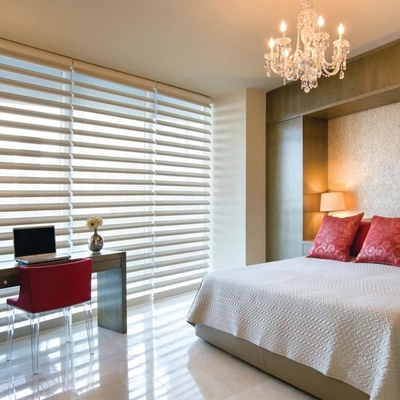 Individuelle UV- und Wärmedämmung für Badezimmer Elektromotorisierte Shangrila Blinds