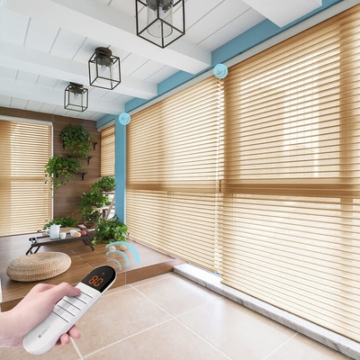 Individuelle UV- und Wärmedämmung für Badezimmer Elektromotorisierte Shangrila Blinds