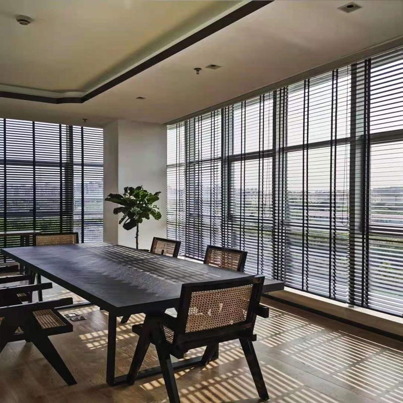 Manuell geöffnete Aluminium-Spulen Blinds für einen reibungslosen Betrieb in 16-20-26-38-45mm Größe